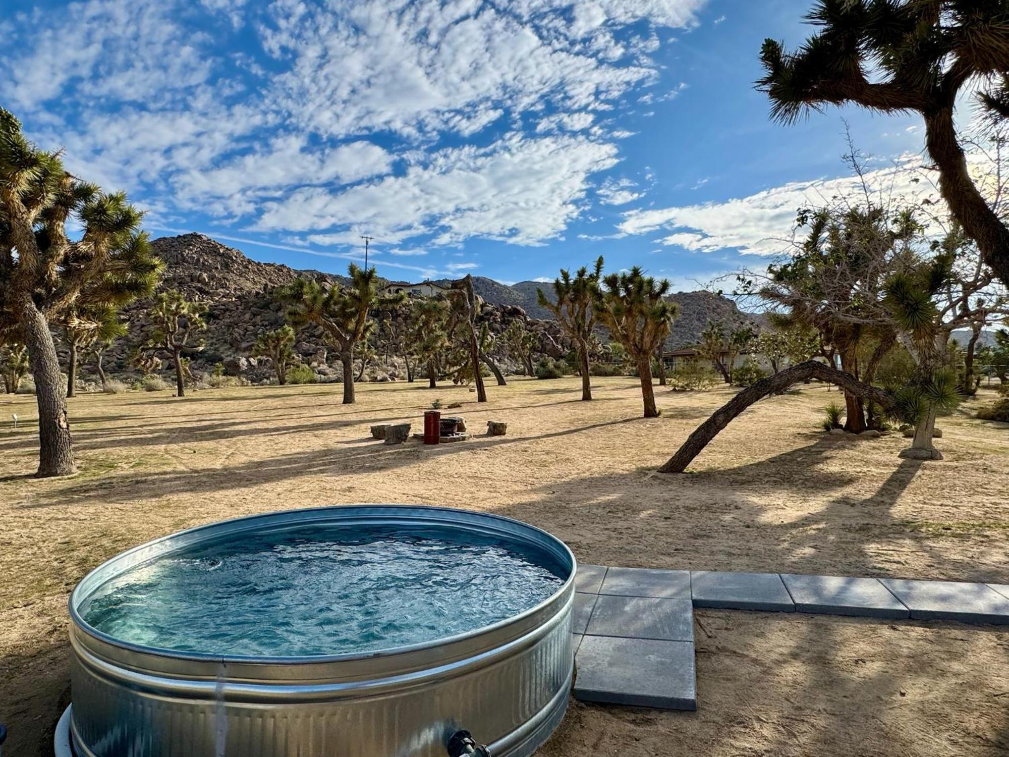 Epic Views, Huge House, Acres Of J-Trees To Explore, Hot Tub, Pool, Ac, And Mini-Golf 조슈아 트리 외부 사진